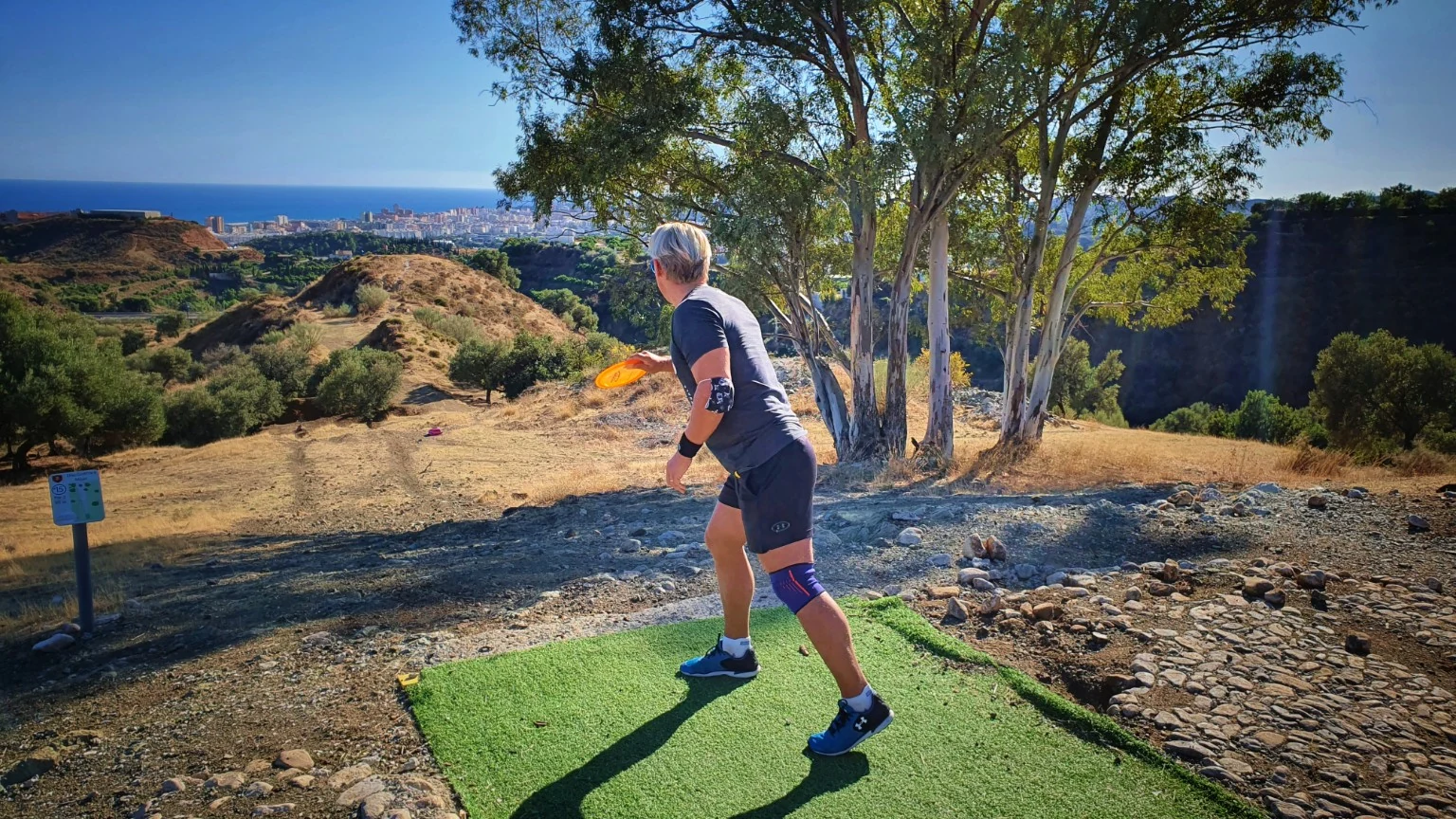 Player throwing on the Red Course