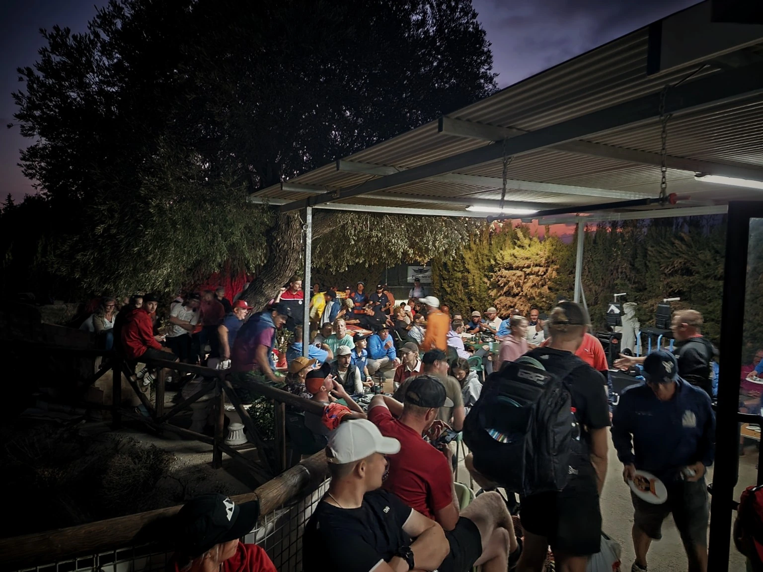 Players gathering on the DiscGolfPark Mijas terrace